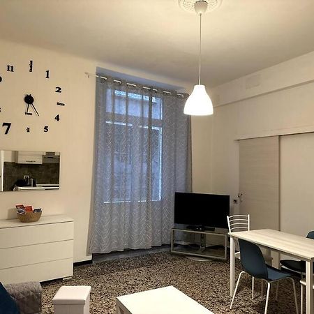 Ridi Che Ti Passa In Vico Del Fieno Apartamento Génova Exterior foto