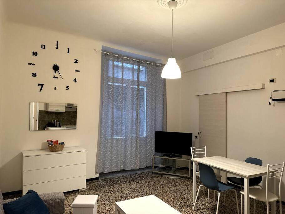Ridi Che Ti Passa In Vico Del Fieno Apartamento Génova Exterior foto