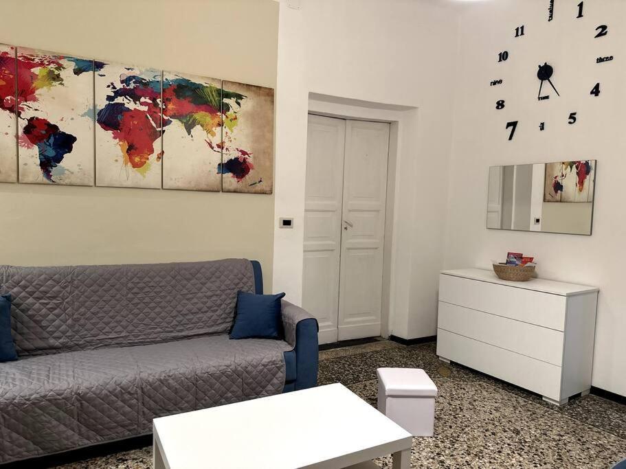 Ridi Che Ti Passa In Vico Del Fieno Apartamento Génova Exterior foto