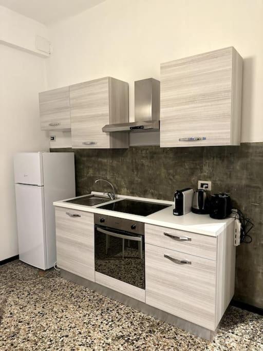 Ridi Che Ti Passa In Vico Del Fieno Apartamento Génova Exterior foto