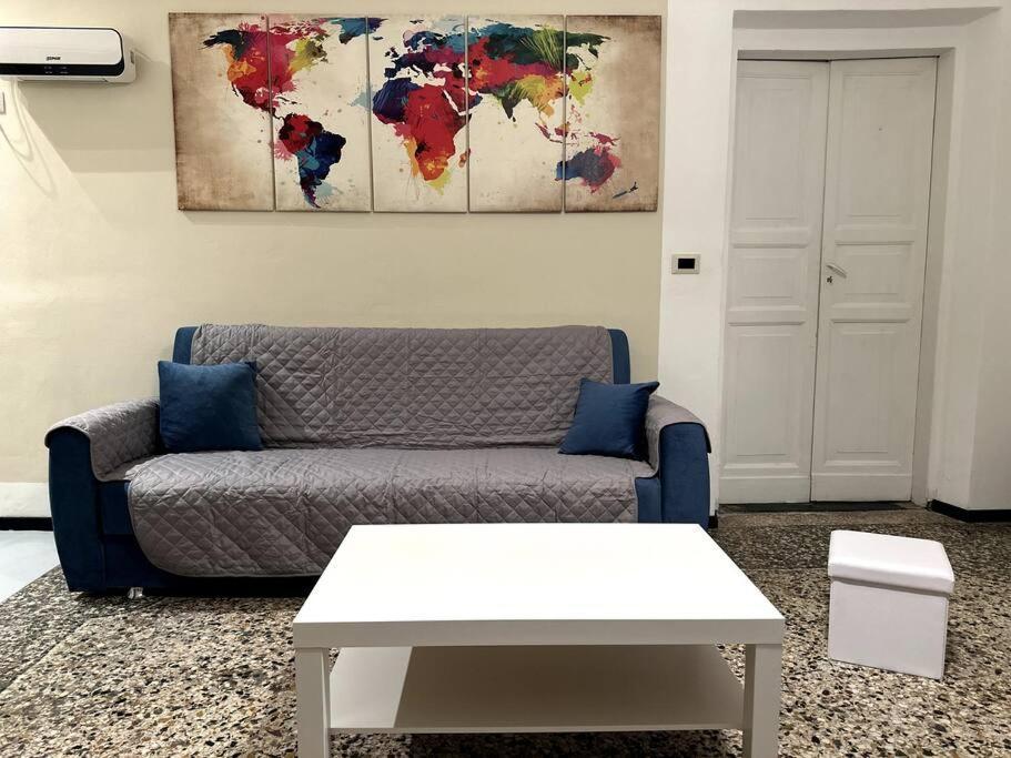 Ridi Che Ti Passa In Vico Del Fieno Apartamento Génova Exterior foto