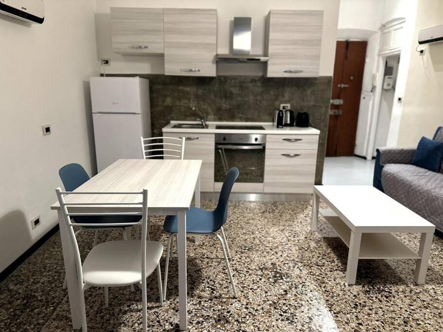 Ridi Che Ti Passa In Vico Del Fieno Apartamento Génova Exterior foto